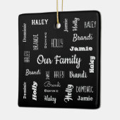 Familie van vijf in koele doopvonten gepersonalise keramisch ornament (Links)