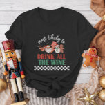 Familie vrienden die het meest waarschijnlijk over t-shirt<br><div class="desc">Maak je klaar voor het lachen dit vakantieseizoen met onze "Meest waarschijnlijk…" Kerst shirten! Perfect voor familie- en vriendenbijeenkomsten of kantoor-feesten,  deze grappige,  geestige T-shirts zijn ideaal voor degenen die graag rebelleren tegen bijpassende outfits.</div>