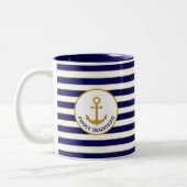 Familieanker op blauw & witte streped tweekleurige koffiemok (Links)