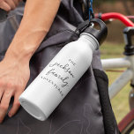 Familieavonturen | Oorspronkelijk modern minimalis Waterfles<br><div class="desc">Deze waterfles is speciaal ontworpen voor uw geweldige en dagelijkse familieavonturen en biedt het perfecte cadeau of vakantieaccessoire! Het ontwerp is voorzien van een handgeschreven schrijftypografie en is een moderne,  minimalistische stijl voor elke leuke en stijlvolle familie! #family #avventures #custom #waterfles</div>