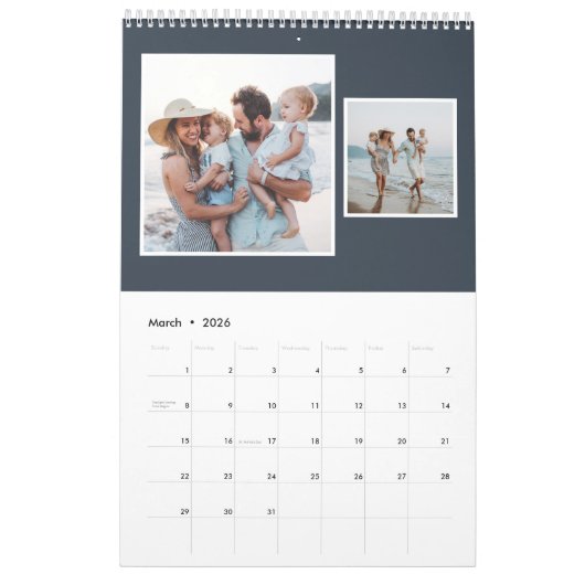 Familiefoto collage rustige monogram marineblauw kalender (Mar 2026)