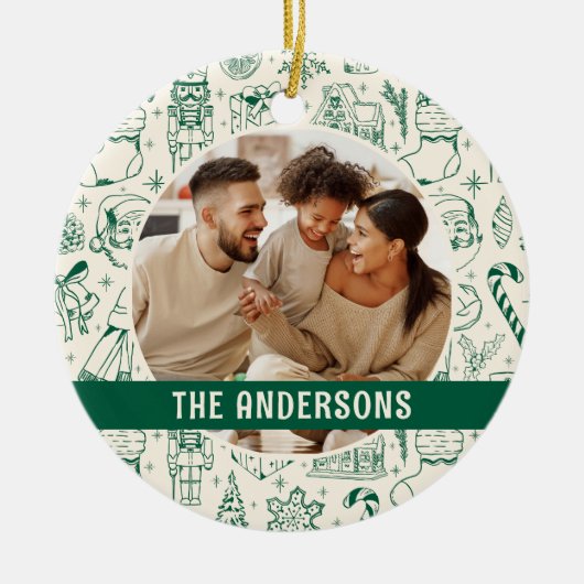 Familiefoto Doodle Green Christmas Keramisch Ornament (Voorkant)