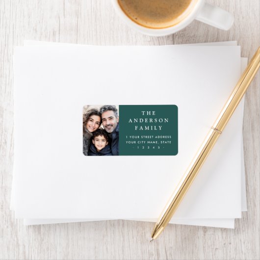 Familiefoto elegant dennengroen retouradres etiket (Insitu)