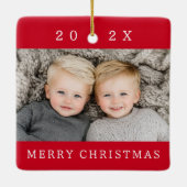 Familiefoto en jaarrood Vrolijk Kerstfeest Keramisch Ornament (Achterkant)