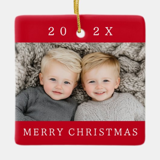 Familiefoto en jaarrood Vrolijk Kerstfeest Keramisch Ornament (Voorkant)