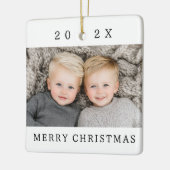 Familiefoto en jaarwit Vrolijk Kerstfeest Keramisch Ornament (Links)