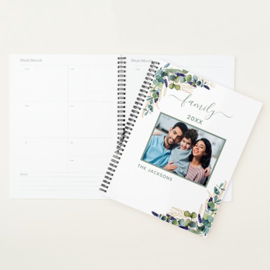 Familiefoto eucalyptus wit elegant 2025 planner (Display)