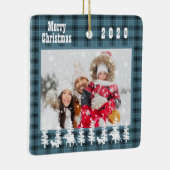 Familiefoto kerst blauw geruit landelijke stijl keramisch ornament (Rechts)