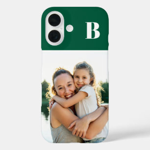 Familiefoto met monogram op jager groen iPhone 16 hoesje
