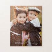 Familiefoto Modern Script Monogram Naam 11x14 Legpuzzel (Verticaal)