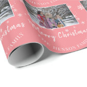 Familiefoto Roze Vrolijk Kerstscript Cadeaupapier (Rol Hoek)