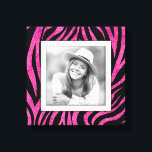 Familiefoto Roze Zebra Canvas Afdruk<br><div class="desc">Gemaakt om dimensionaal te kijken,  een zwart en heet roze zebraafdrukpatroon creëer een prachtig lijst voor je favoriete foto op dit omwikkelde canvas. **TIP: Als het gebruiken van vierkant plaque,  zou u uw foto aan een vierkant kunnen moeten bebouwen VOORDAT het voor beste resultaten uploadt.</div>