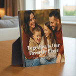 Familiefoto samen is onze favoriete plek fotoplaat<br><div class="desc">Laat de momenten zien die het belangrijkst zijn met deze gepersonaliseerde familiefoto-plaquette met uw aangepaste naam en oprechte boodschap. Een tijdloze toevoeging aan elke plank of schoorsteen,  perfect voor het geven of vieren van alledaagse saamhorigheid.</div>