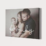 Familiefoto van het schattig whimsical-script canvas afdruk<br><div class="desc">Laat je favoriete afbeeldingen zien met deze moderne afdruk,  met het woord 'Familie' in een prachtige tekstbedekking. U kunt de kleur en de grootte van de tekst gemakkelijk veranderen om uw afbeelding te passen.</div>