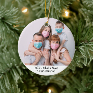 Familiefoto wat een jaar grappige kerstboom van 20 keramisch ornament