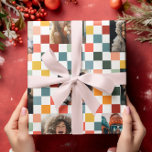 Familiefoto's | Retro Checkered Christmas Cadeaupapier<br><div class="desc">Voeg een persoonlijk tintje toe aan uw cadeau voor uw vakantie met onze familiefoto's | Retro geruit kerstinpakpapier. Dit levendige en nostalgische ontwerp heeft een gedurfd geruit patroon in warme, feestelijke kleuren, ideaal voor het verpakken van cadeaus tijdens de feestdagen. Laat uw favoriete familieherinneringen zien met aanpasbare fotoslots waarmee u...</div>