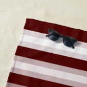 Familienaam Beach House Seahorse Anchor Deep Red Strandlaken (In situ)