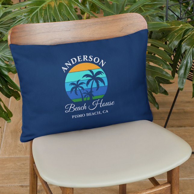 Familienaam Beach House Sun Palm Trees Blauw Accent Kussen (Customize to change text size, style or background color.)