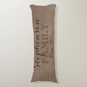 Familienaam Burlap Rustic Lichaamskussen (Voorkant Verticaal)