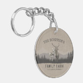 Familienaam Cabin Deer Pine Tree Forest Burlap Sleutelhanger (Voorkant Links)