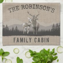 Familienaam Cabin Deer Pine Tree Forest Burlap