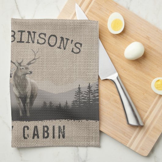 Familienaam Cabin Deer Pine Tree Forest Burlap Theedoek (Quarter Fold)