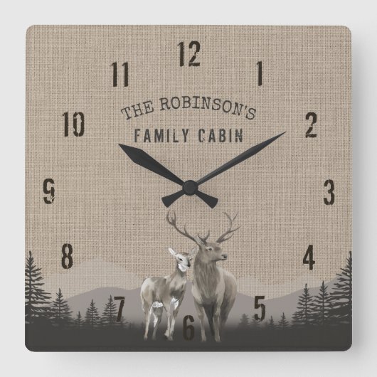 Familienaam Cabin Deer Pine Tree Forest Burlap Vierkante Klok (Voorkant)
