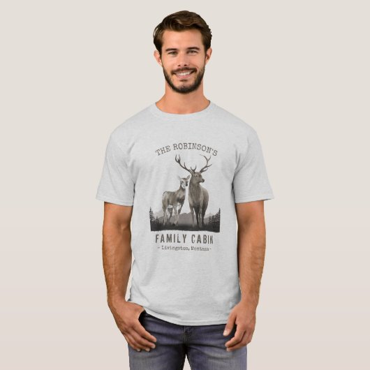 Familienaam Cabin Deer Pine Tree Forest Light Grey T-shirt (Voorkant volledig)