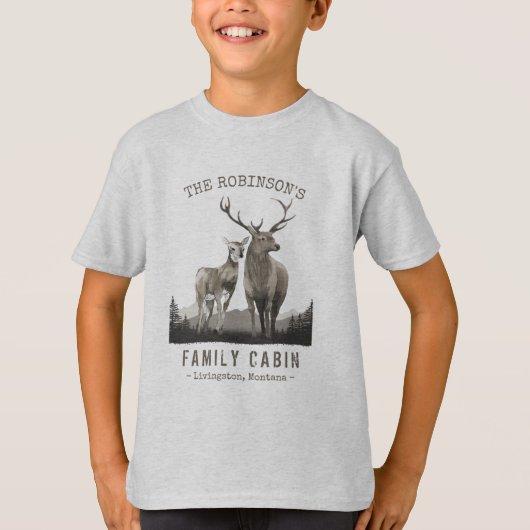 Familienaam Cabin Deer Pine Tree Gray T-shirt (Voorkant)
