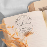 familienaam | Creëer Uw eigen ronde bibliotheekboe Rubberstempel<br><div class="desc">Eenvoudig,  schoon,  modern design stempel voor uw persoonlijke bibliotheekboeken. Eenvoudig te personaliseren met uw familienaam. Geweldig cadeau voor elke boekenliefhebber. De typografie bestaat uit een modern schreefloos lettertype in sierlijke bogen. Uw familienaam wordt op de middelste plaats weergegeven in een elegant scriptlettertype.</div>