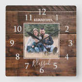 Familienaam Foto Rustic Wood Vierkante Klok (Voorkant)