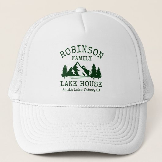 Familienaam Lake House Forest Green Silhouette Trucker Pet (Voorkant)