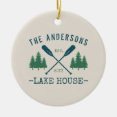 Familienaam Lake House Rustic Oars Pine Trees Keramisch Ornament (Voorkant)