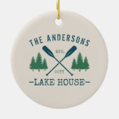 Familienaam Lake House Rustic Oars Pine Trees Keramisch Ornament (Achterkant)