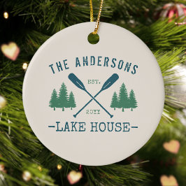 Familienaam Lake House Rustic Oars Pine Trees Keramisch Ornament