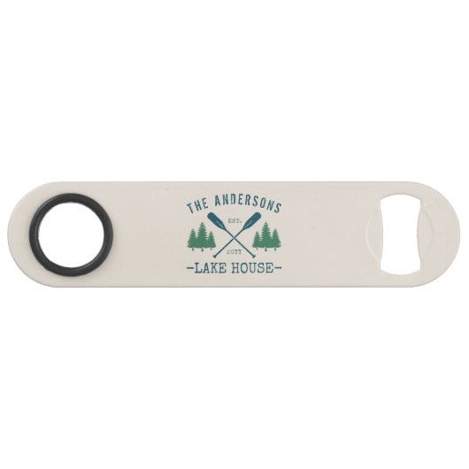 Familienaam Lake House Rustic Oars Pine Trees Speed Flessenopener (Voorkant (Horizontaal))