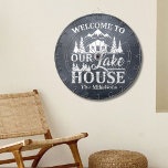 Familienaam Modern Lake House Dartbord<br><div class="desc">Verhoog uw gameruimte of buitenruimte met onze Modern Lake House Family Name Dart Board en combineer een stijlvol ontwerp met persoonlijke details voor een unieke en boeiende ervaring. Ideaal Gebruik: Spelkamers: Perfect voor het verbeteren van uw speelkamer of entertainmentgebied met een stijlvol en gepersonaliseerd dartbord dat plezier en concurrentie uitnodigt....</div>