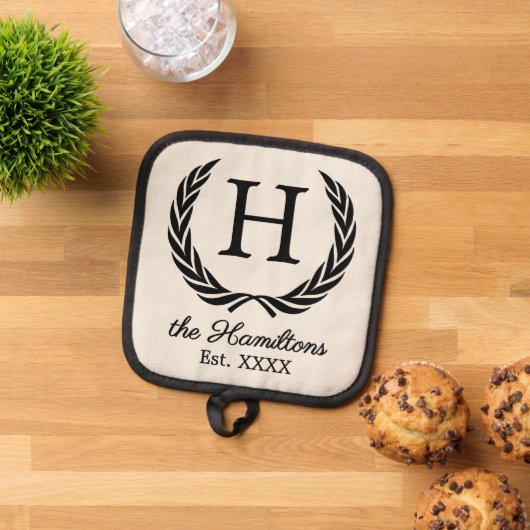 Familienaam Monogram Chic Antiek Laurel Wreath Pannenlap (Top down)