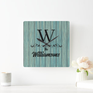 Familienaam Monogram Rustieke Blauwe Houten Wandkl Vierkante Klok