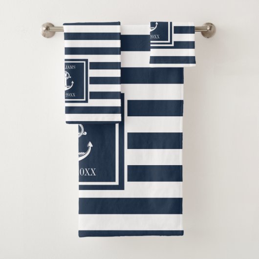 Familienaam Navy Blue Stripe Nautical Boat Anchor Bad Handdoek (Insitu)