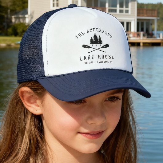 Familienaam Rustic Lake House Boat Oars Trees Trucker Pet