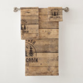 Familienaam Rustic Wood - Gepersonaliseerd Bad Handdoek (Insitu)