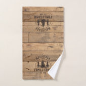 Familienaam Rustic Wood - Gepersonaliseerd Bad Handdoek (Handdoek)