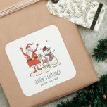 Familienaam Santa Snowman Rendier Christmas Hygge Vierkante Sticker<br><div class="desc">Voeg een vrolijke finishing touch aan uw vakantie geschenken, kaarten of arrangementen met deze feestelijke sticker label, met een vrolijke illustratie van de kerstman en een sneeuwman het verhogen van hun drinken in de viering. Omgeven door fonkelende rode sterren, brengt deze sticker direct warmte en persoonlijkheid naar elk oppervlak dat...</div>