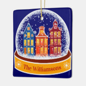 Familienaam Snowglobe Christmas Village Keramisch Ornament (Links)