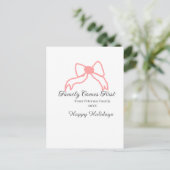 Family comes first red bow family name holidays briefkaart (Staand voorkant)