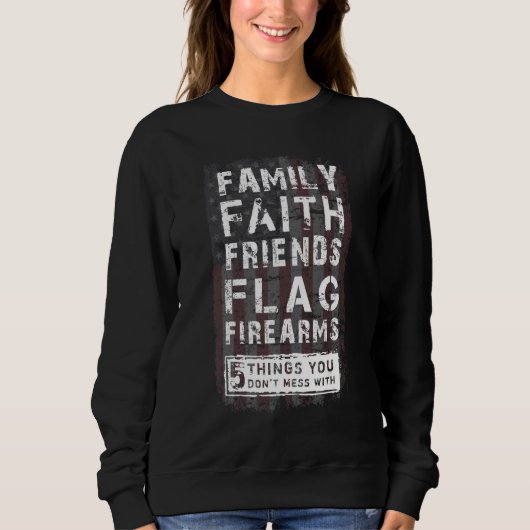 family faith friends flag firearms trui (Voorkant)