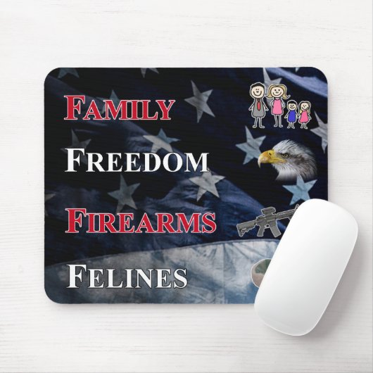 family, freedom, firearms and felines mouse pad muismat (Met muis)