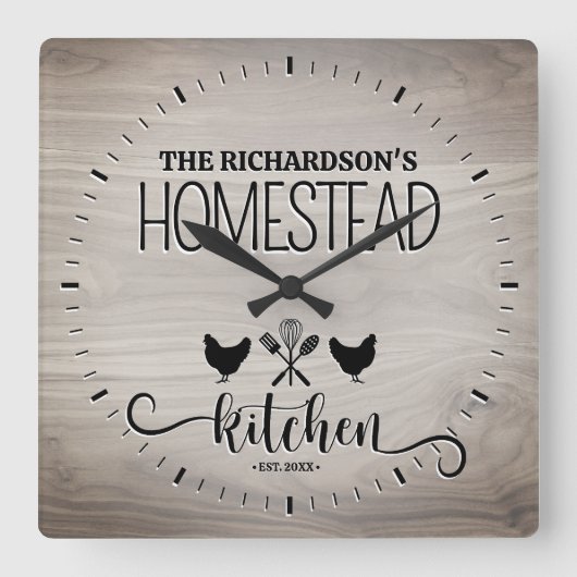 Family Homestead Gepersonaliseerd Rustiek Hout Vierkante Klok (Voorkant)