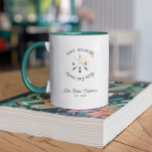 Family Lake House Monogram Mok<br><div class="desc">Verhoog uw ochtendkoffieroutine met deze charmante Family Lake House Monogram-Mok. Deze mok is ideaal voor gezellige ochtenden aan het meer of om een vleugje natuur in uw dagelijks leven te brengen en heeft een op maat gemaakt monogram-ontwerp dat de essentie van een serene familieretraite weergeeft. Gemaakt met hoogwaardig keramiek, het...</div>